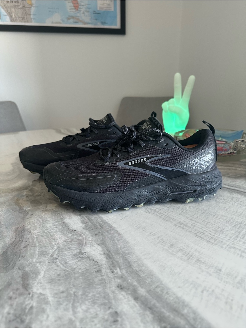 Brooks Cascadia 18 Trail Running Shoes in Black / Blackened Pearl / Ebony